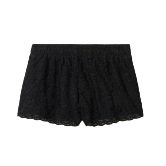 Aritzia Pants - Aritzia Talula Black Lace Scalloped Shorts